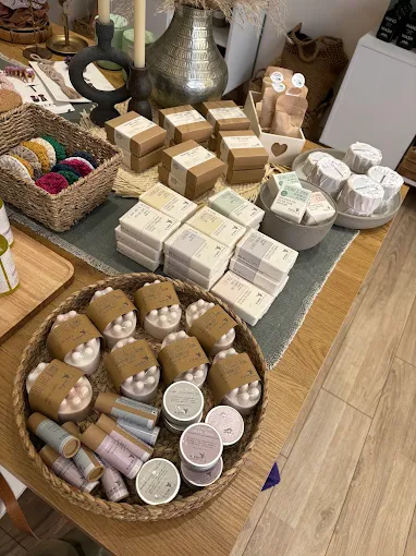 toiletries and accessories - pineza concept store alexandroupoli