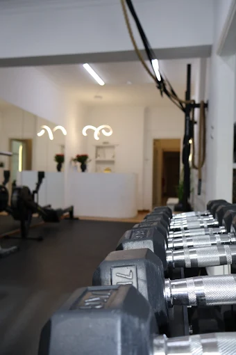 indoors gym -  essential fitness skg