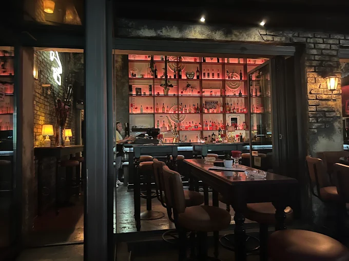 indoors  - cohen bar alexandroupoli