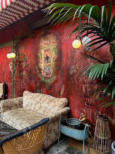 indoors  - omen deli and wines alexandroupoli