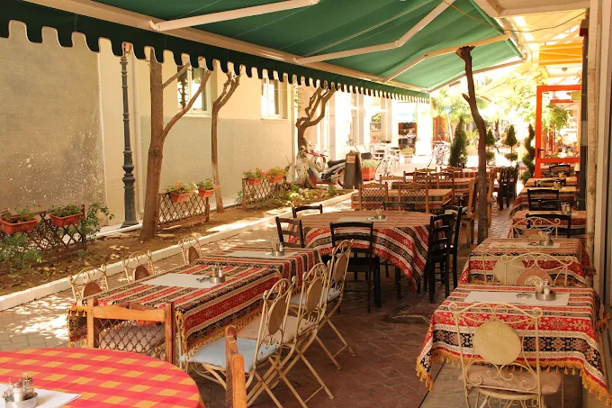 outdoors seating - hovoli armenian restaurant alexandroupoli