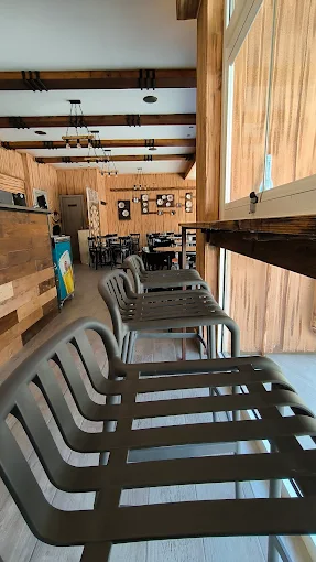 indoors  - toso oso ouzeri alexandroupoli