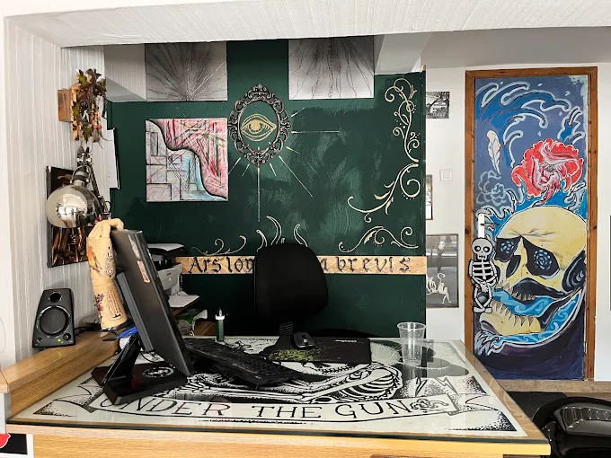 indoors - Under the Gun Tattoo studio