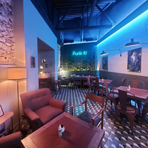 indoors - marmelada wine bar komotini