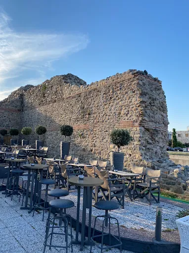 outdoors seating  - leschi komotinaion coffee store komotini 