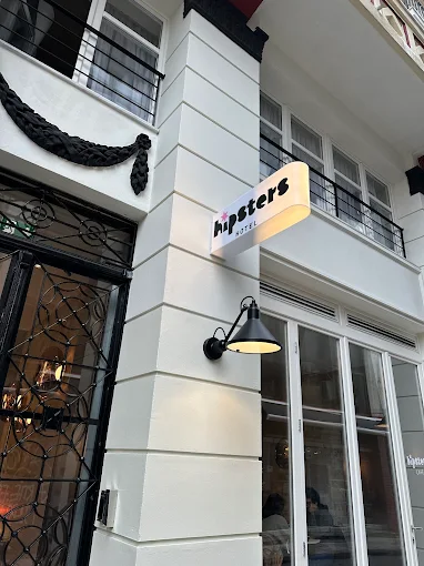 outdoors hotel - hipsters hotel