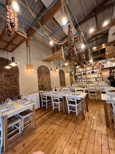 indoors - arnemousi restaurant komotini 