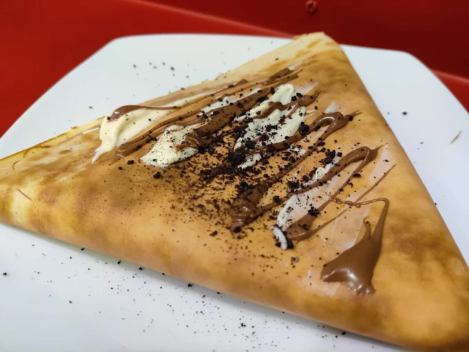 sweet chocolte crepe  - dennis crepe factory komotini