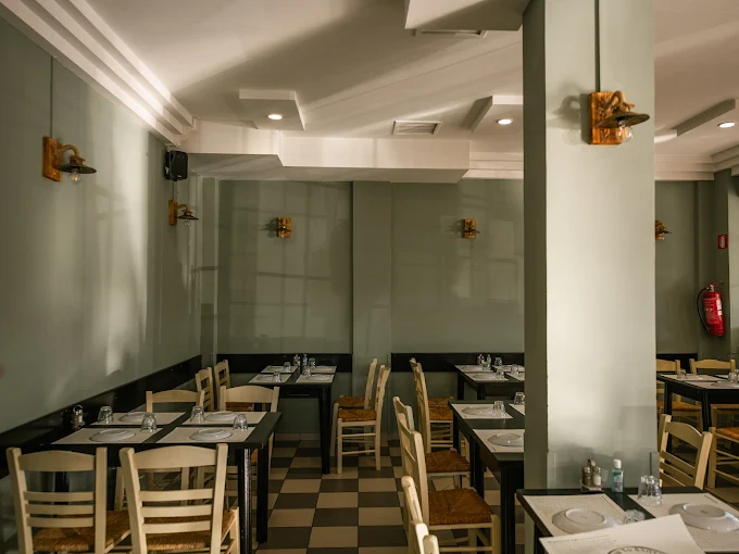 indoors - san to alati restaurant komotini