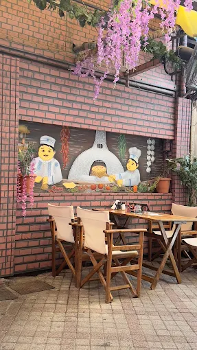 outdoors seating - trust pizzeria komotini