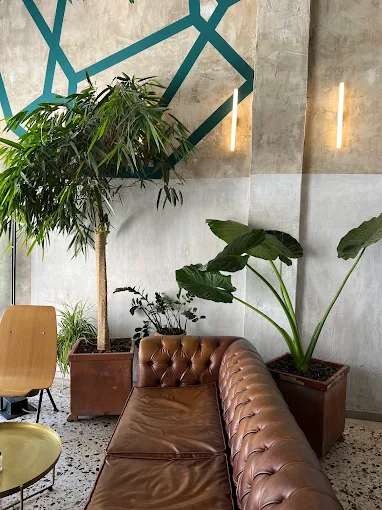 indoors decoration - black drop coffee store kavala 