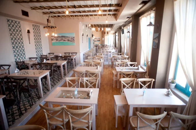 indoors - apiko tsipouradiko kavala