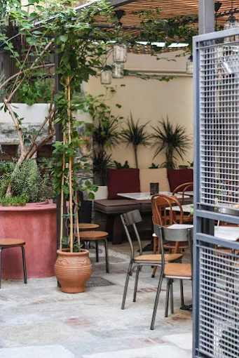 outdoors  - red nose bar volos 